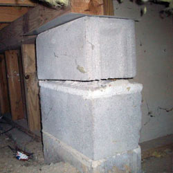 Collapsing crawl space support pillars Grand-barachois
