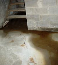 Flooding floor cracks by a hatchway door in Rusagonis